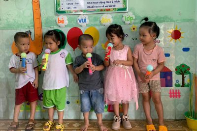 Cùng bé học và chơi