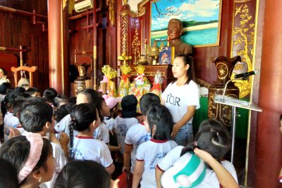 Tham quan nhà lưu niệm Phạm Văn Đồng